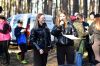 Dziewczyny przemawiają przez mikrofon